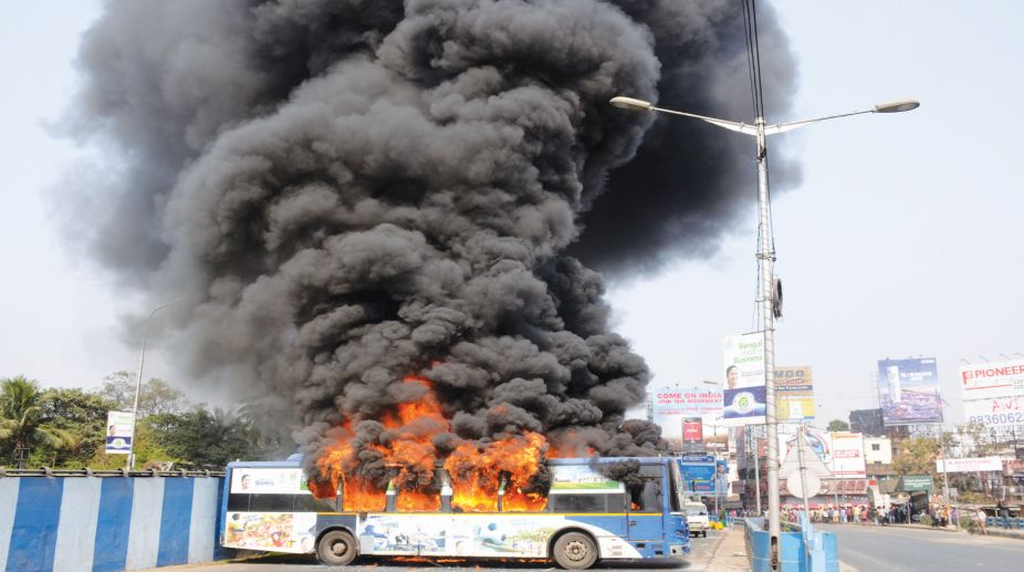 EM Bypass accident kills 2 students, buses set on fire