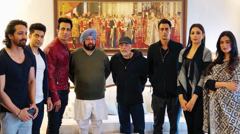 Capt seeks easy clearance for films on war heroes