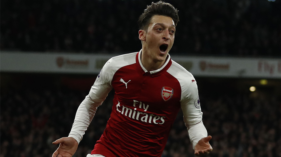 Arsenal midfielder Mesut Ozil pens contract extension