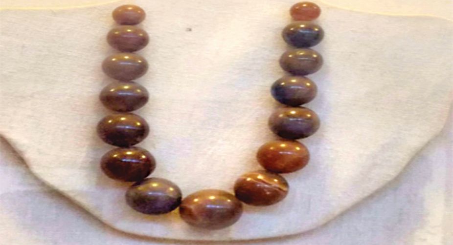A string of black agate beads found from the Sari Bahlol site dates between first to third century AD