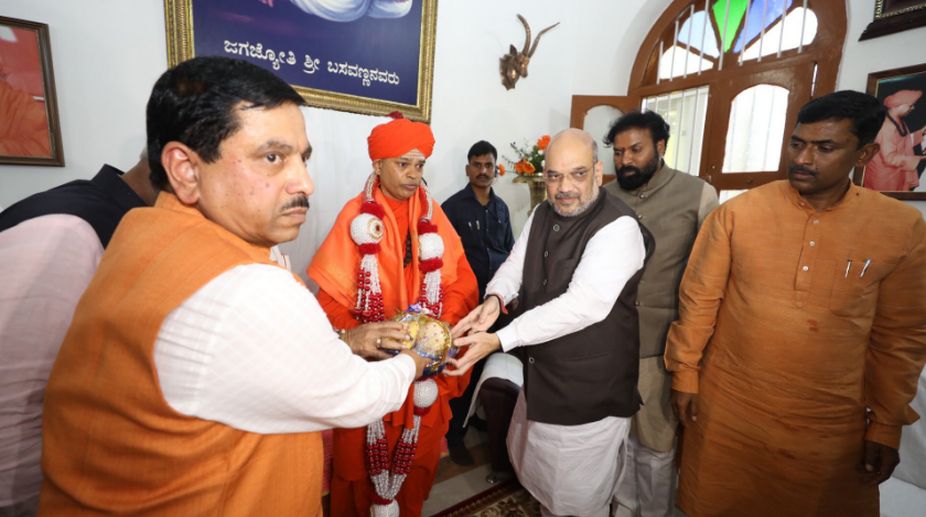 Blow to BJP as Murugha mutt backs minority status for Lingayats