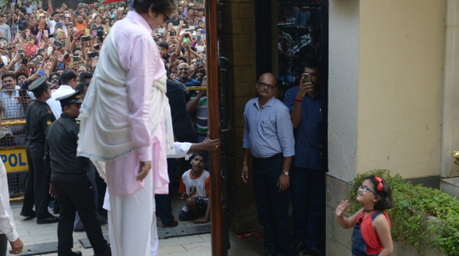 In Pics: Amitabh Bachchan’s young fan sneaks into his house