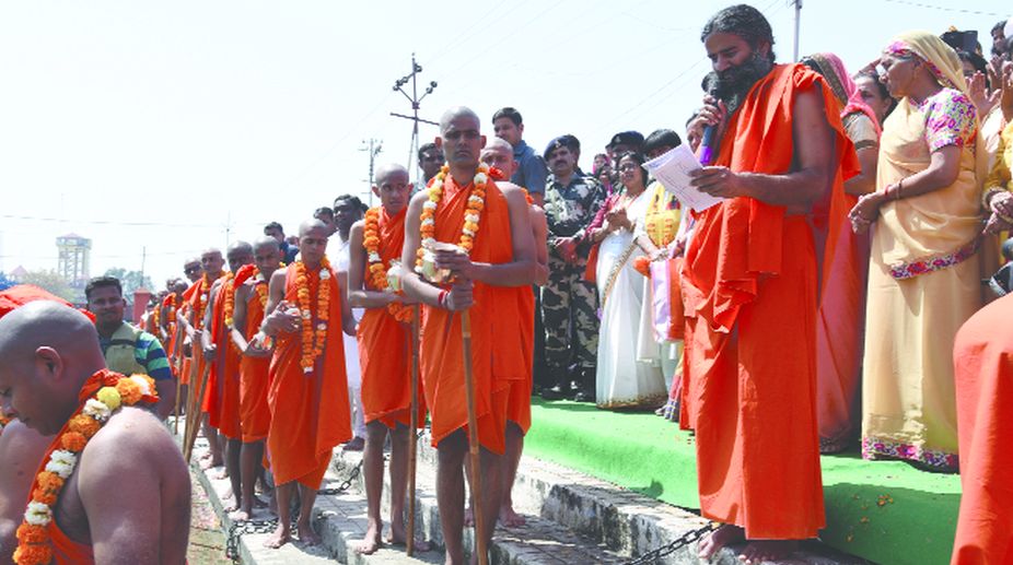 92 become ‘Sanyasis’ to give strength to Baba Ramdev in his movement