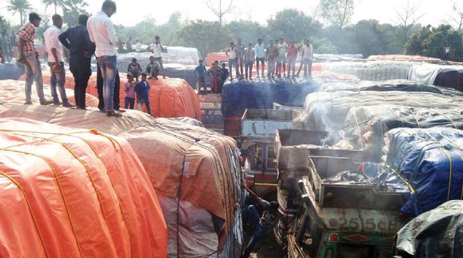 Lorries torched in Malda border gang-fight