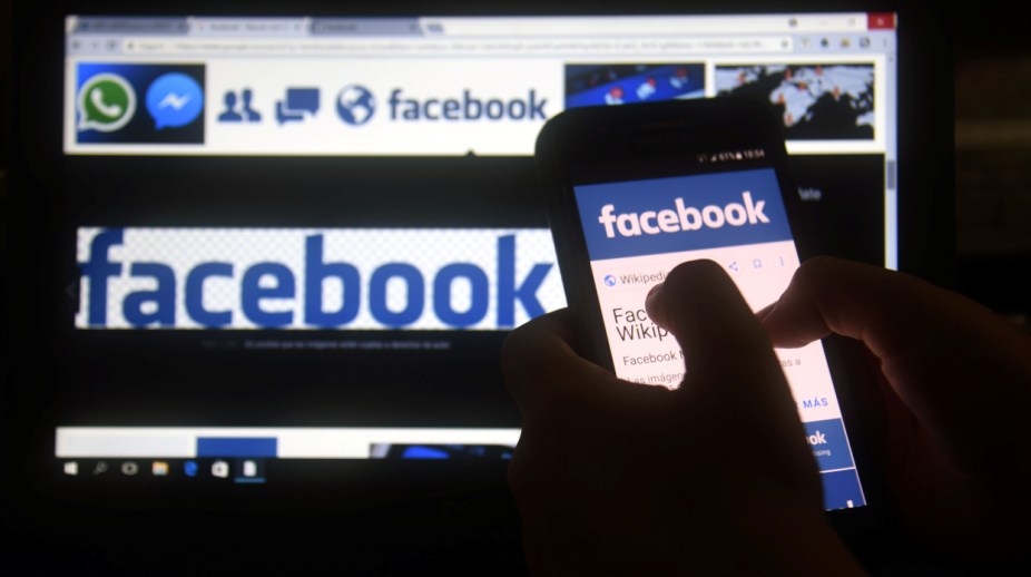 Facebook defends data-sharing partnerships with phone makers
