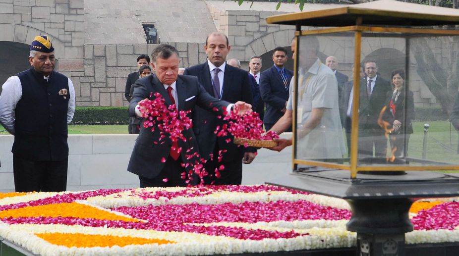 Jordanian King Abdullah pays homage to Mahatma Gandhi at Rajghat