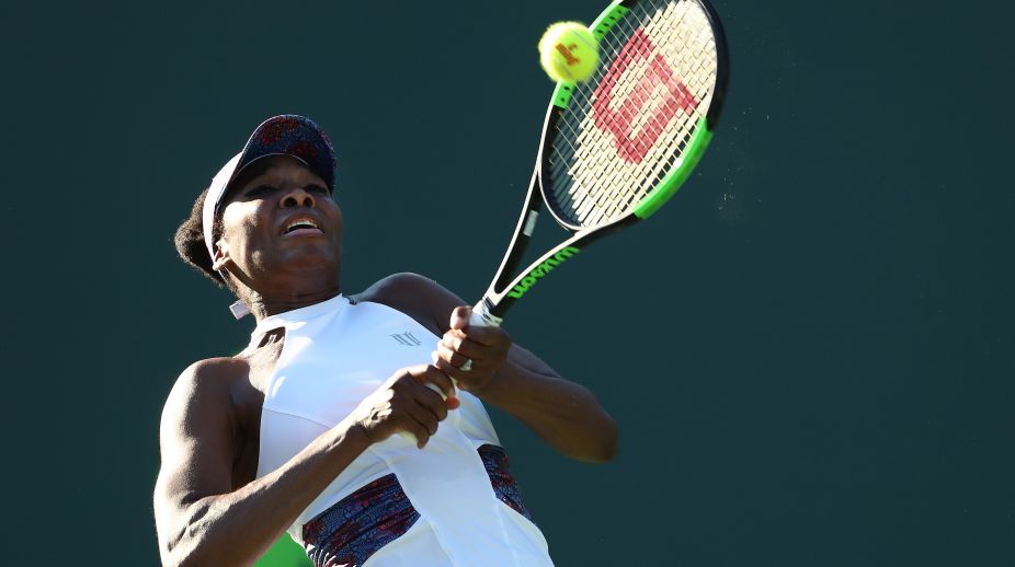 Venus Williams rallies to advance at Miami Open
