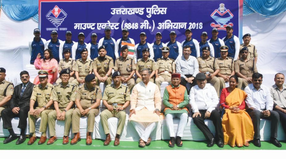 U’khand police team leaves for Everest expedition