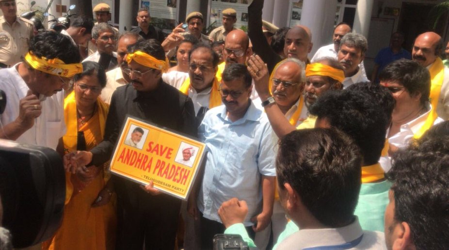 Kejriwal extends support to TDP leaders over AP’s special status demand