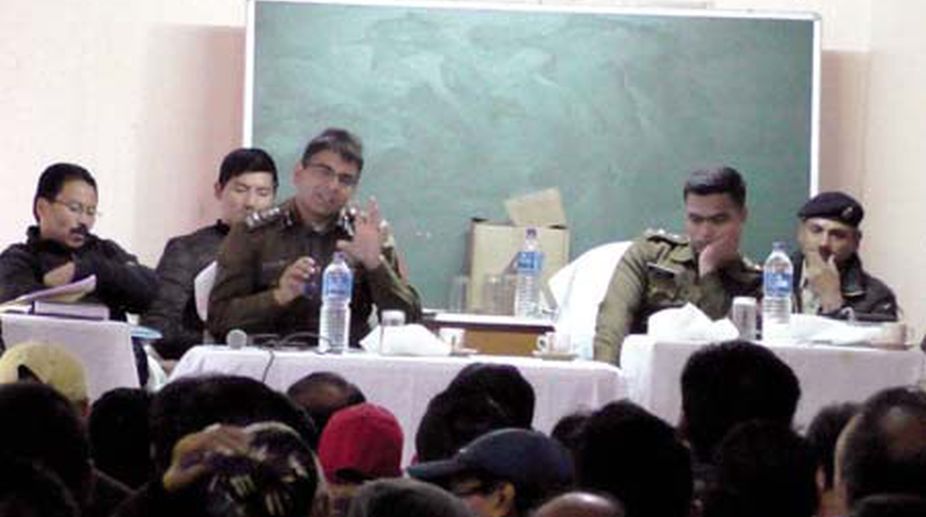 Darj cops talk tourist season with hoteliers, transporters