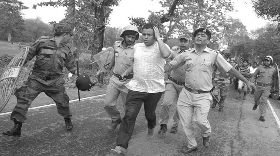 BJP-Trinamul activists clash in Alipurduar
