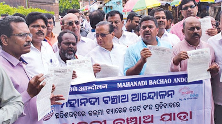 Mahanadi Bachao Andolan stages protests against delay in tribunal