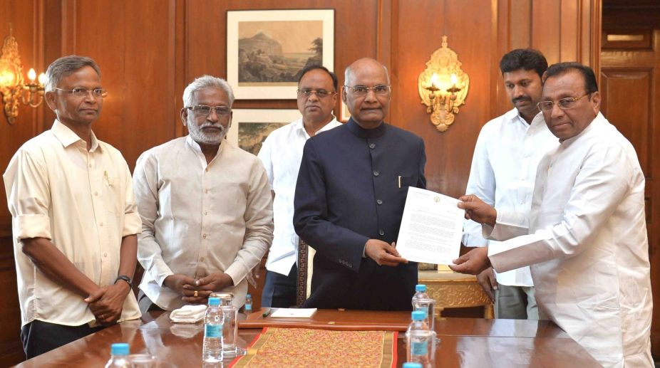 YSR Congress MPs meet Kovind seeking special status for Andhra