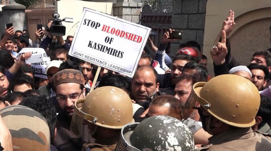 Geelani, Mirwaiz not allowed to march to Shopian