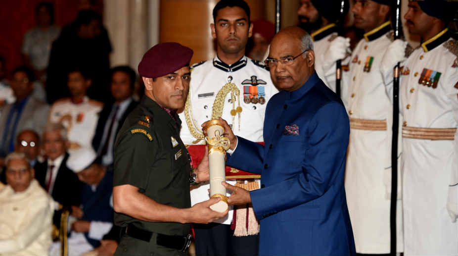 Dhoni thanks defence forces after receiving Padma Bhushan