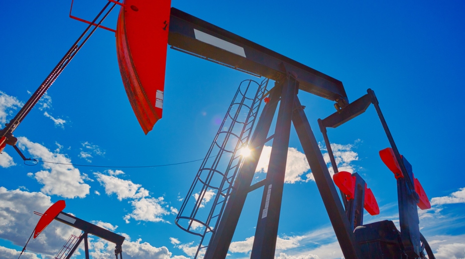 Crude oil futures fall 2.73% on weak global cues