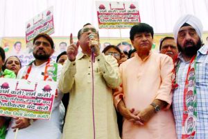 Cong protests against lease of Red Fort