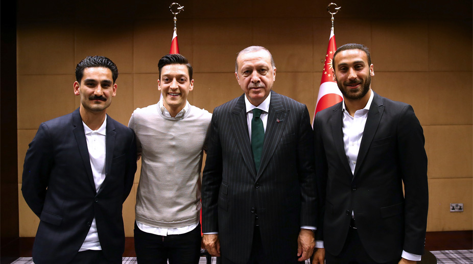 DFB criticises Mesut Ozil, Ilkay Gundogan for meeting Turkish Premier Recep Erdogan