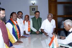 Karnataka: Yeddyurappa to form govt, will take oath at 9.30 am