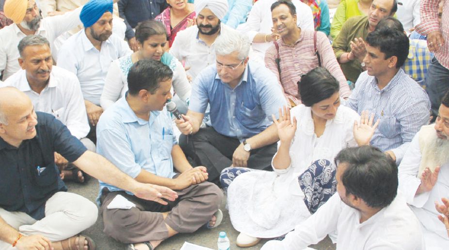 CCTV: AAP stages dharna outside Baijal’s office after ‘permission denied’ to MLAs