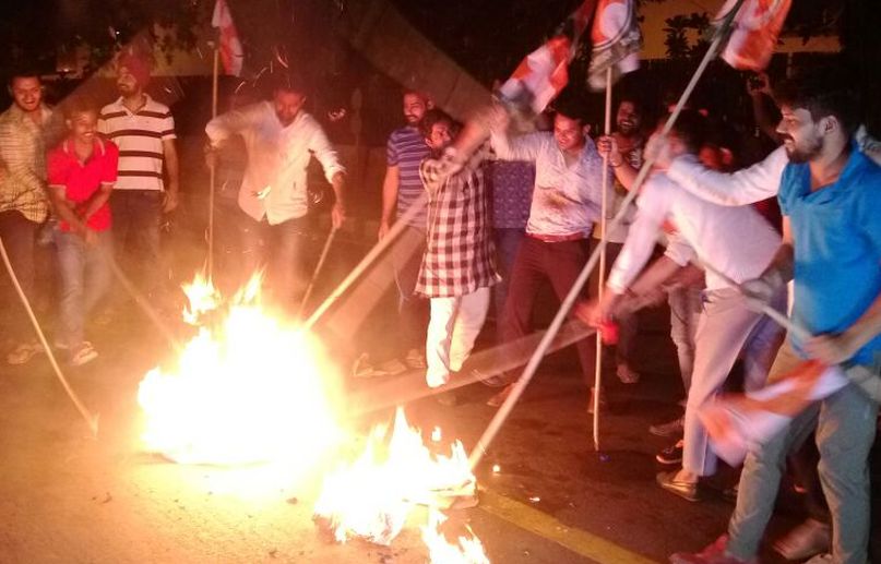 Youth Congress protests against BJP, Karnataka Governor over government formation