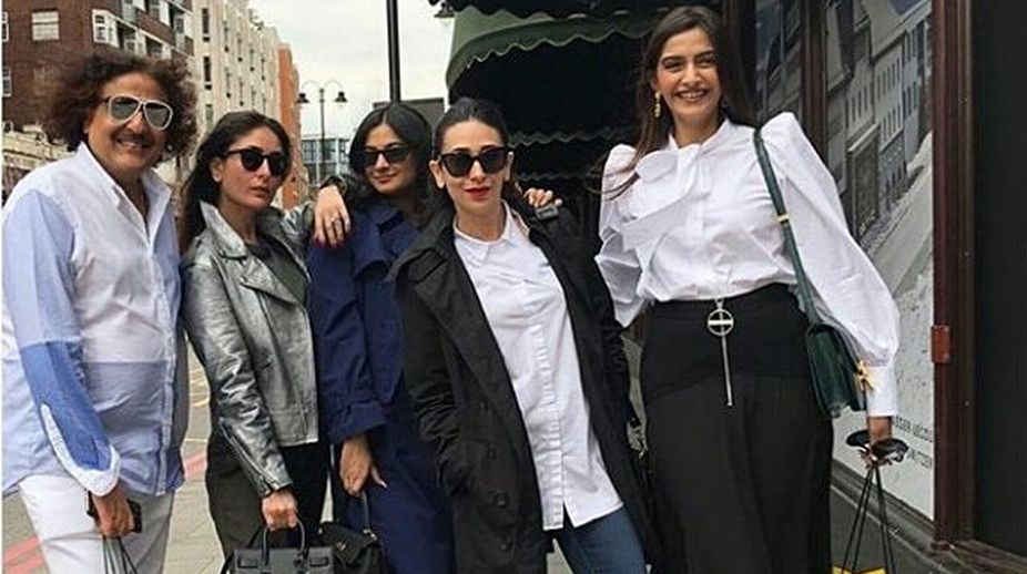 Sonam, Kareena chill with sisters Rhea, Karisma in London