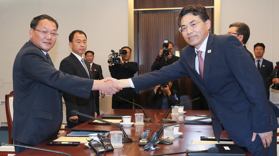 Koreas hold talks on connecting railways