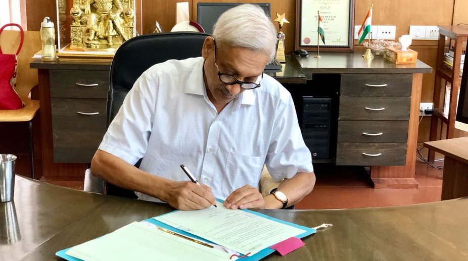 Goa CM Manohar Parrikar takes charge day after returning from US