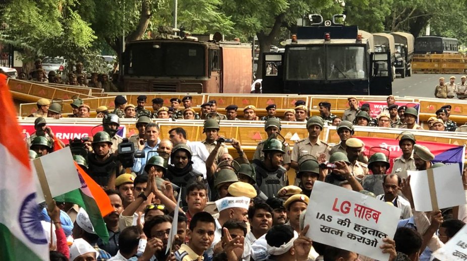 Police thwart AAP workers from reaching PMO, protest march called off; sit-in to continue