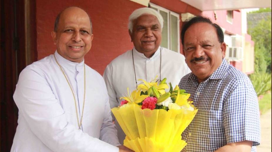 BJP Sampark for Samarthan | Harsh Vardhan meets Archbishop Anil Couto
