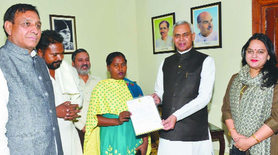Himachal  felicitates woman truck driver from Punjab