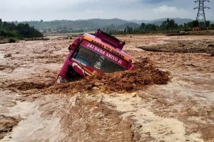 Landslides kill 3 in Jammu; Amarnath yatra suspended