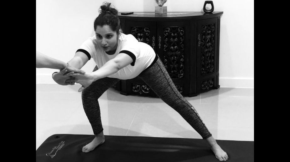 Maneka Gandhi lauds Sania Mirza for practising prenatal yoga