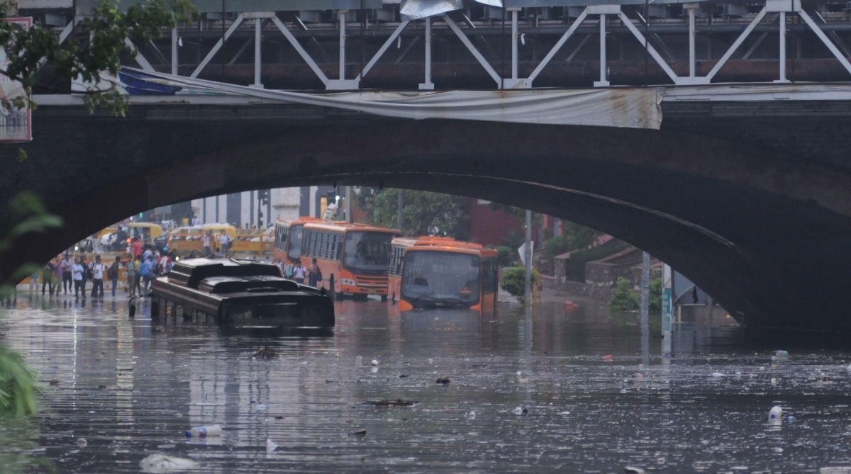 Delhi Bus submerged Minto Bridge