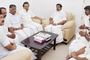 Karunanidhi continues to be under intensive care; Tamil Nadu CM Palaniswami visits him