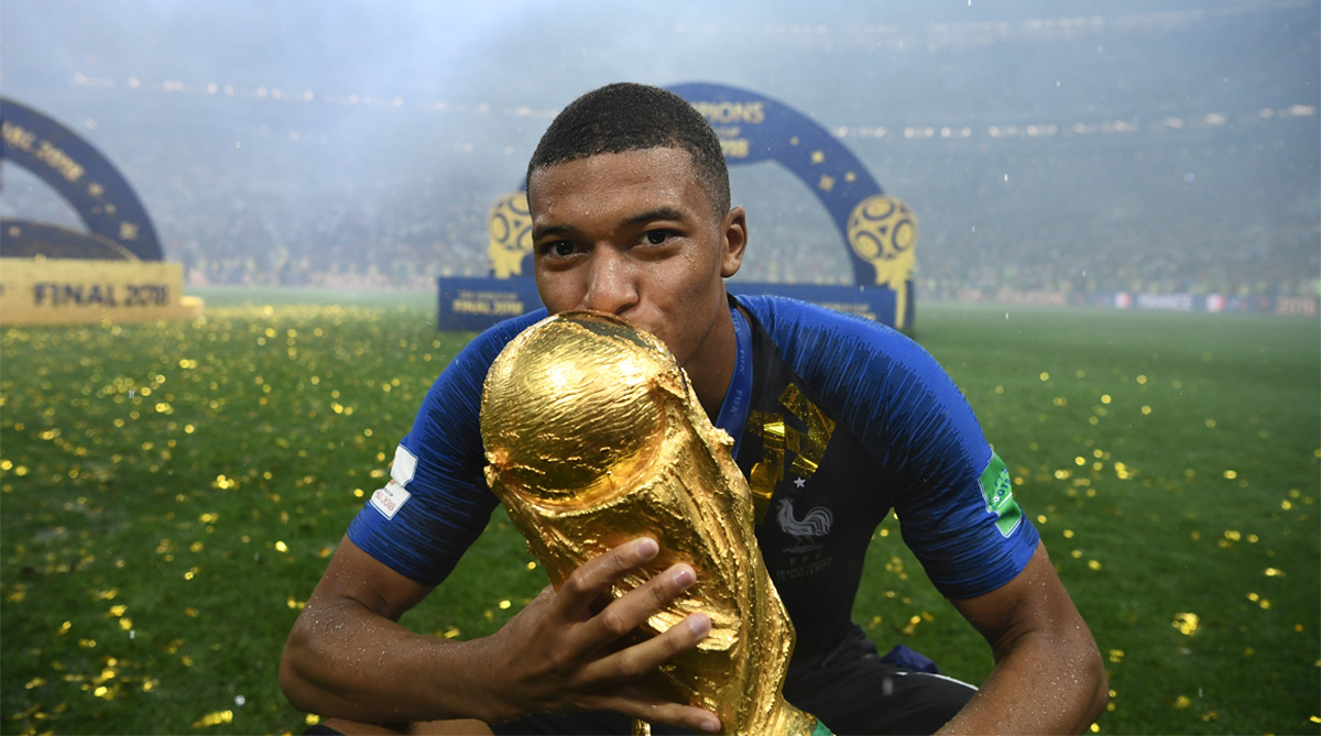 France star Kylian Mbappé visits hometown club