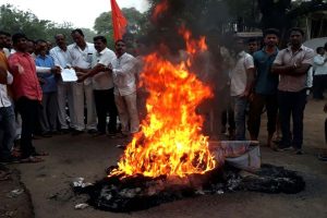 Maratha protest for reservation enters second day, train blocked in Thane; buses attacked