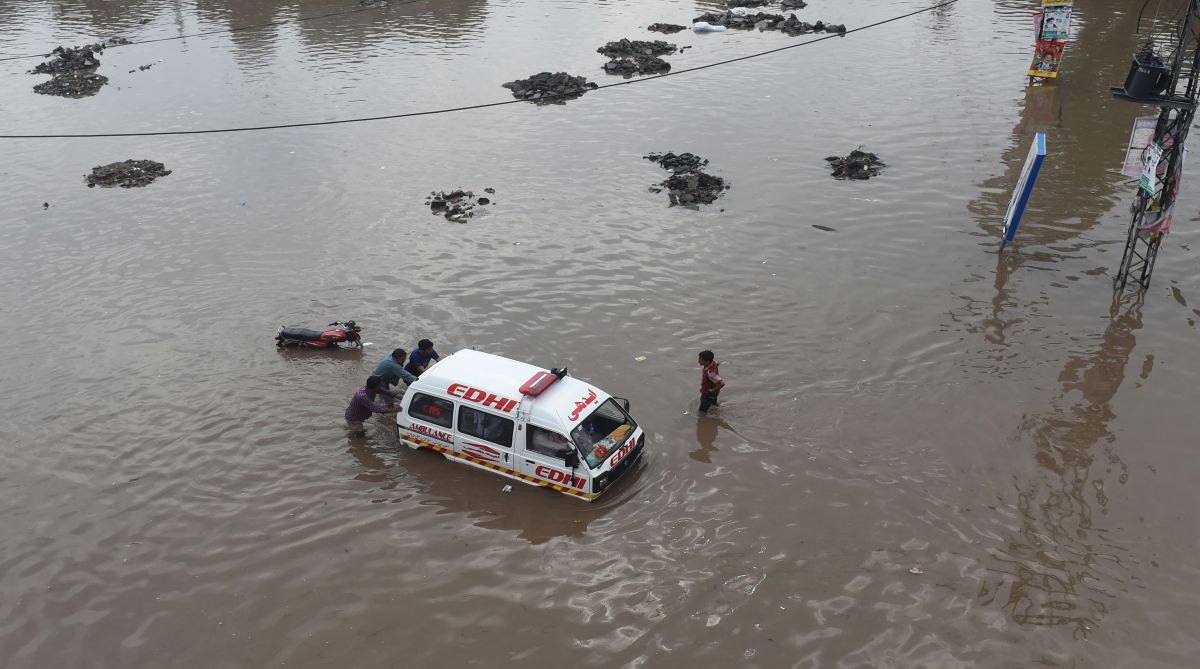 Heavy rains, floods hit Pakistan, Iran, Afghanistan trade