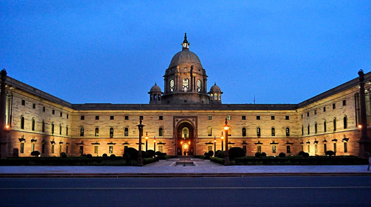 V-Cs, Directors, heads of CUs meet at Rashtrapati Bhavan