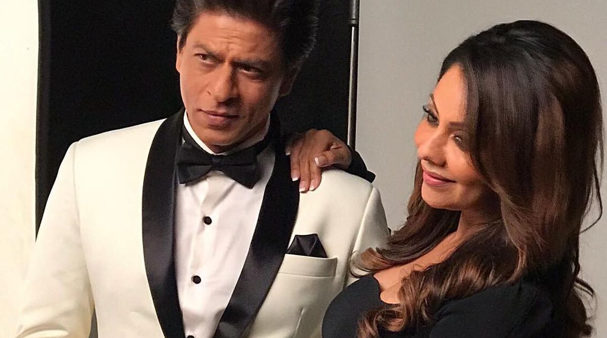 Shah Rukh Khan and Gauri make their selfie debut