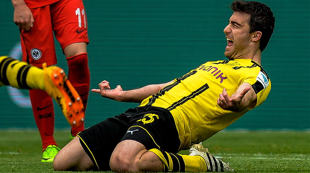 Premier League: Arsenal shore up defence with Sokratis Papastathopoulos signing