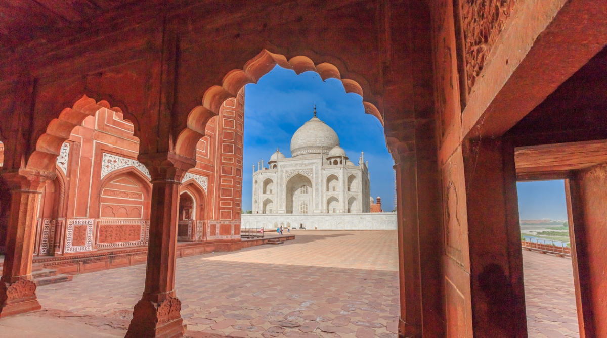SC bans outsiders from offering namaz in Taj mosque