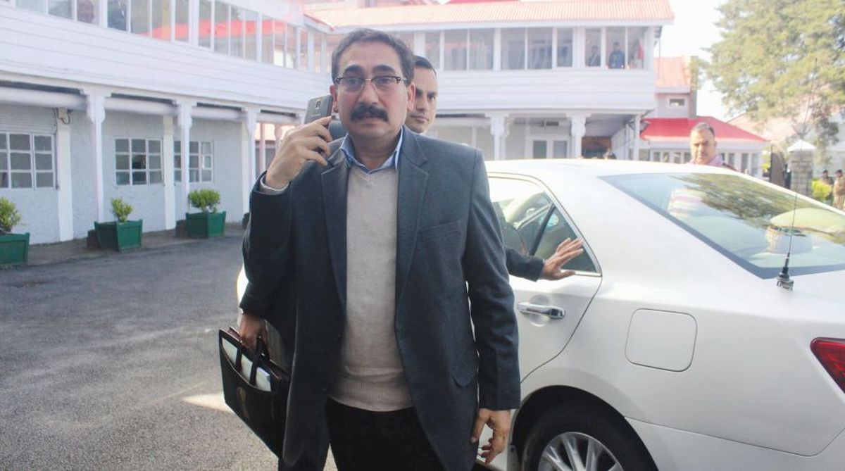 Minister pays surprise visit to Kamla Nehru Hospital