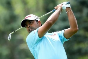 Lahiri tied 7th after flying start, Woods 14th