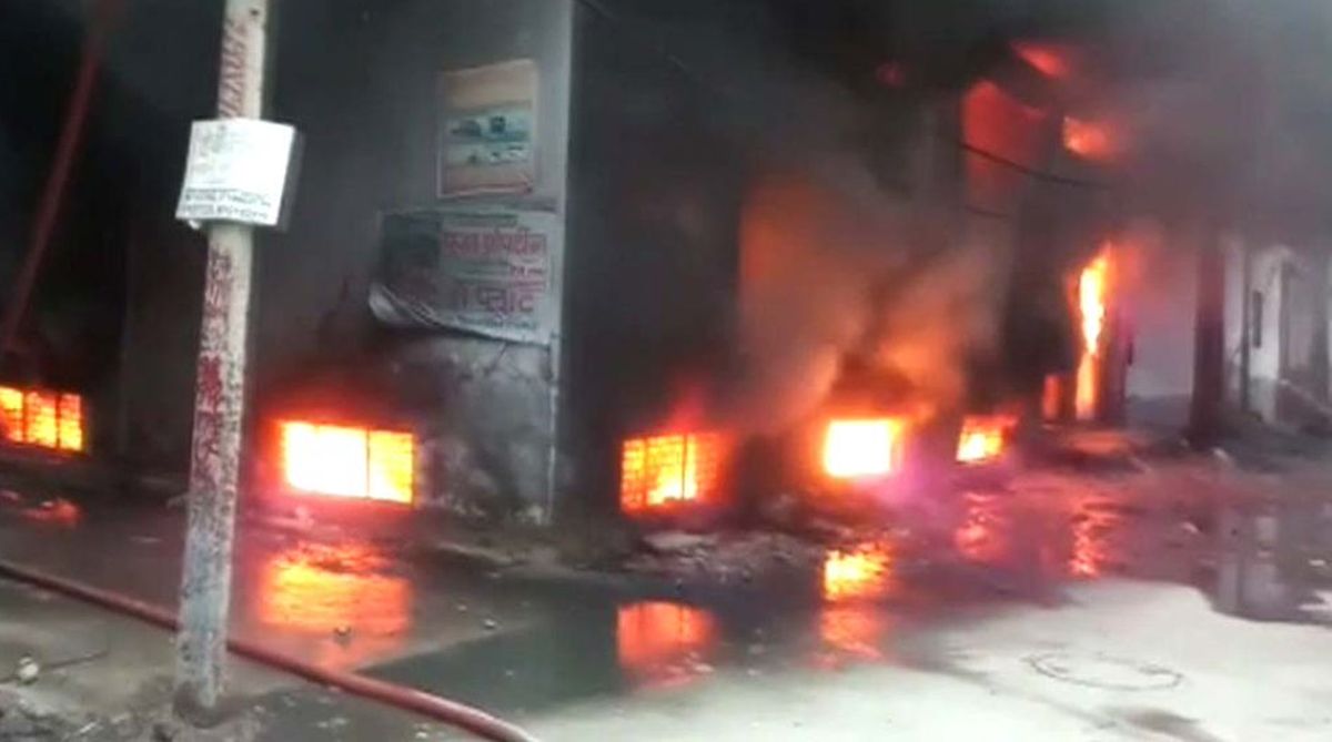 Massive fire breaks out in Delhi plastic factory