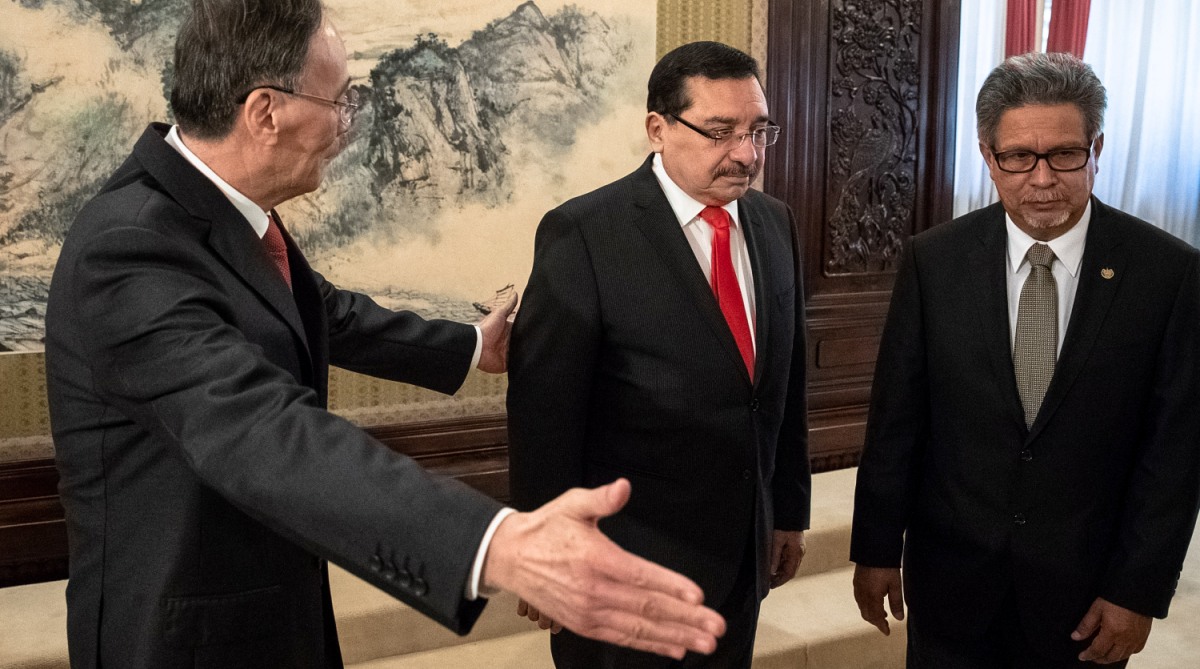 El Salvador dumps Taiwan, establishes ties with China