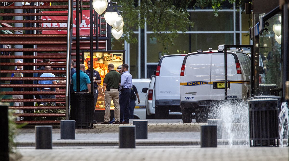 4 killed, including gunman, in shooting at Florida mall Jacksonville Landing