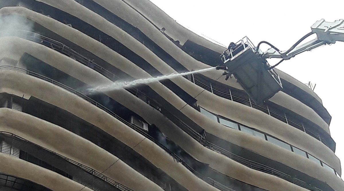 4 dead, 14 injured as Mumbai residential building catches fire
