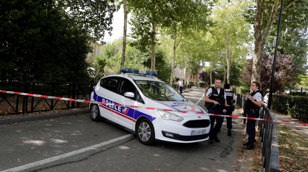 Trappes man kills mother and sister in Paris knife attack