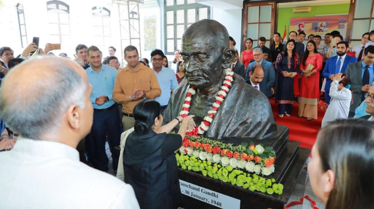 Sushma Swaraj unveils Mahatma Gandhi’s bust in Hanoi